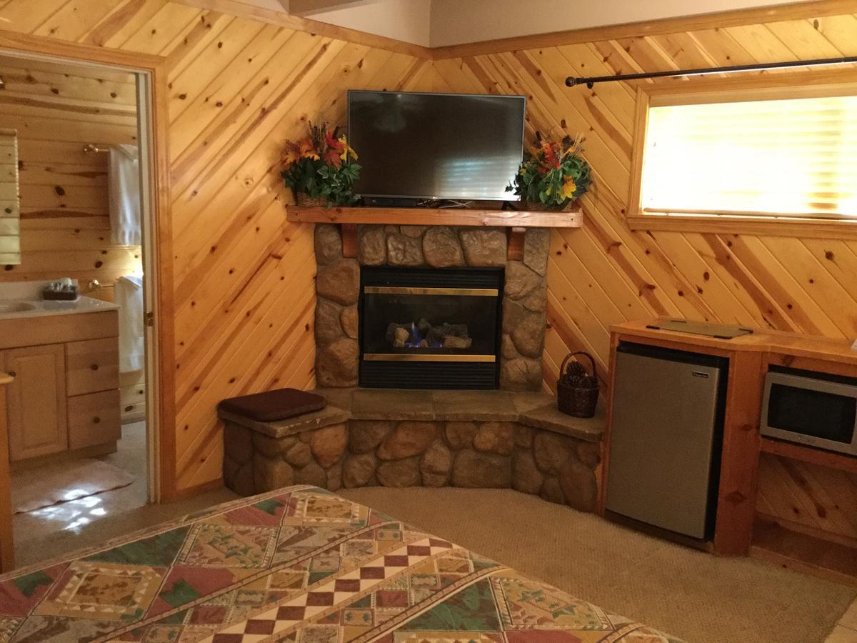 Giant Oaks Lodge Running Springs Екстериор снимка