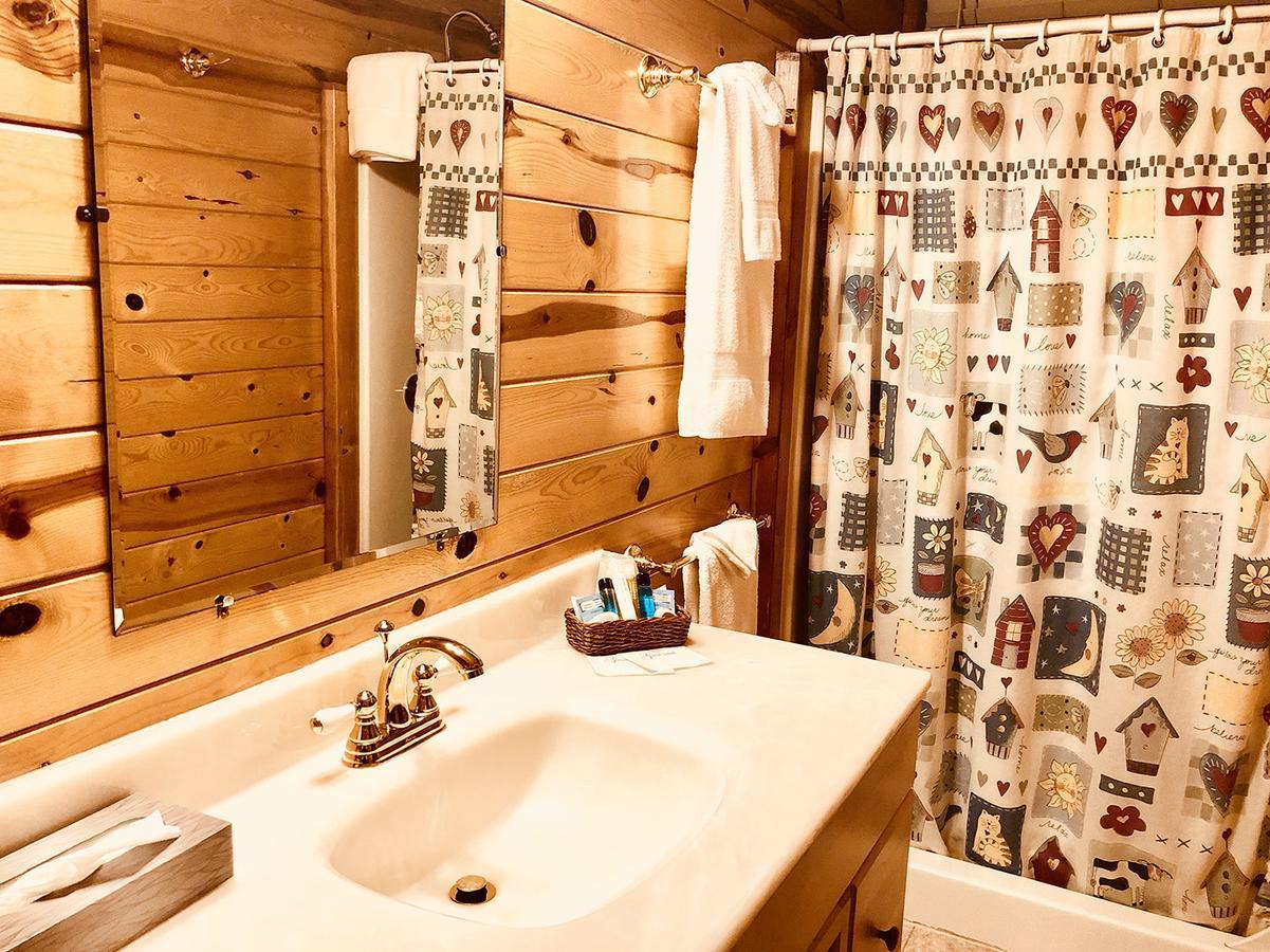 Giant Oaks Lodge Running Springs Екстериор снимка