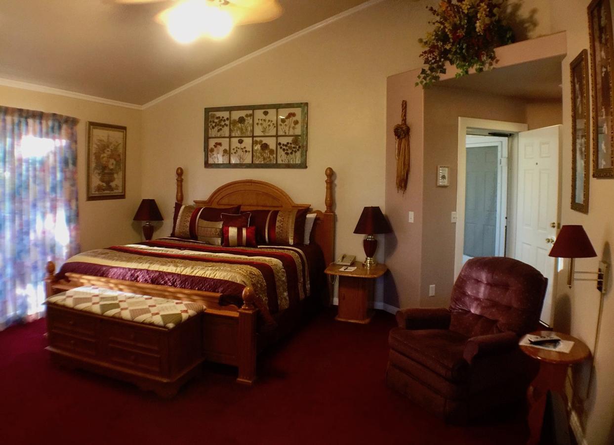 Giant Oaks Lodge Running Springs Екстериор снимка