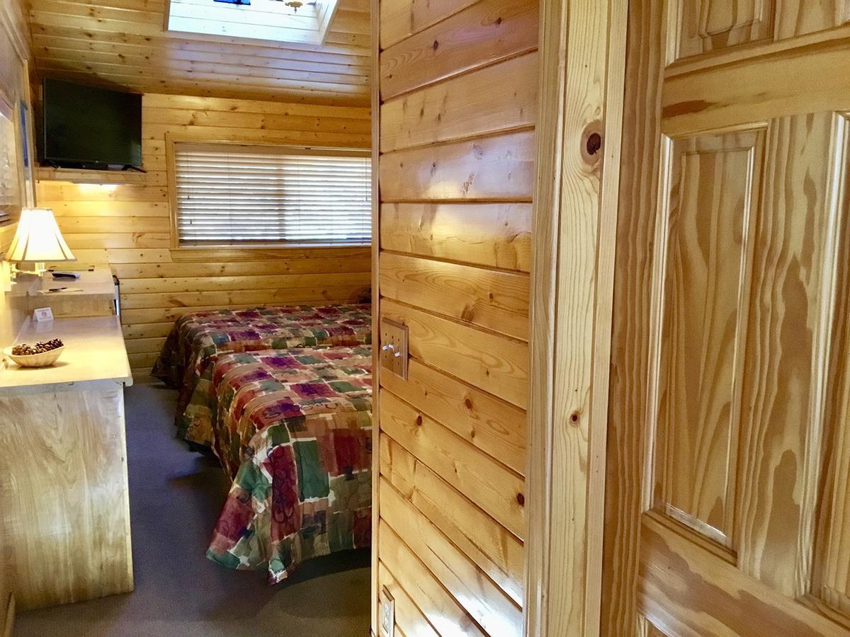 Giant Oaks Lodge Running Springs Екстериор снимка