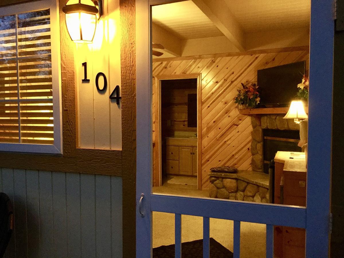 Giant Oaks Lodge Running Springs Екстериор снимка