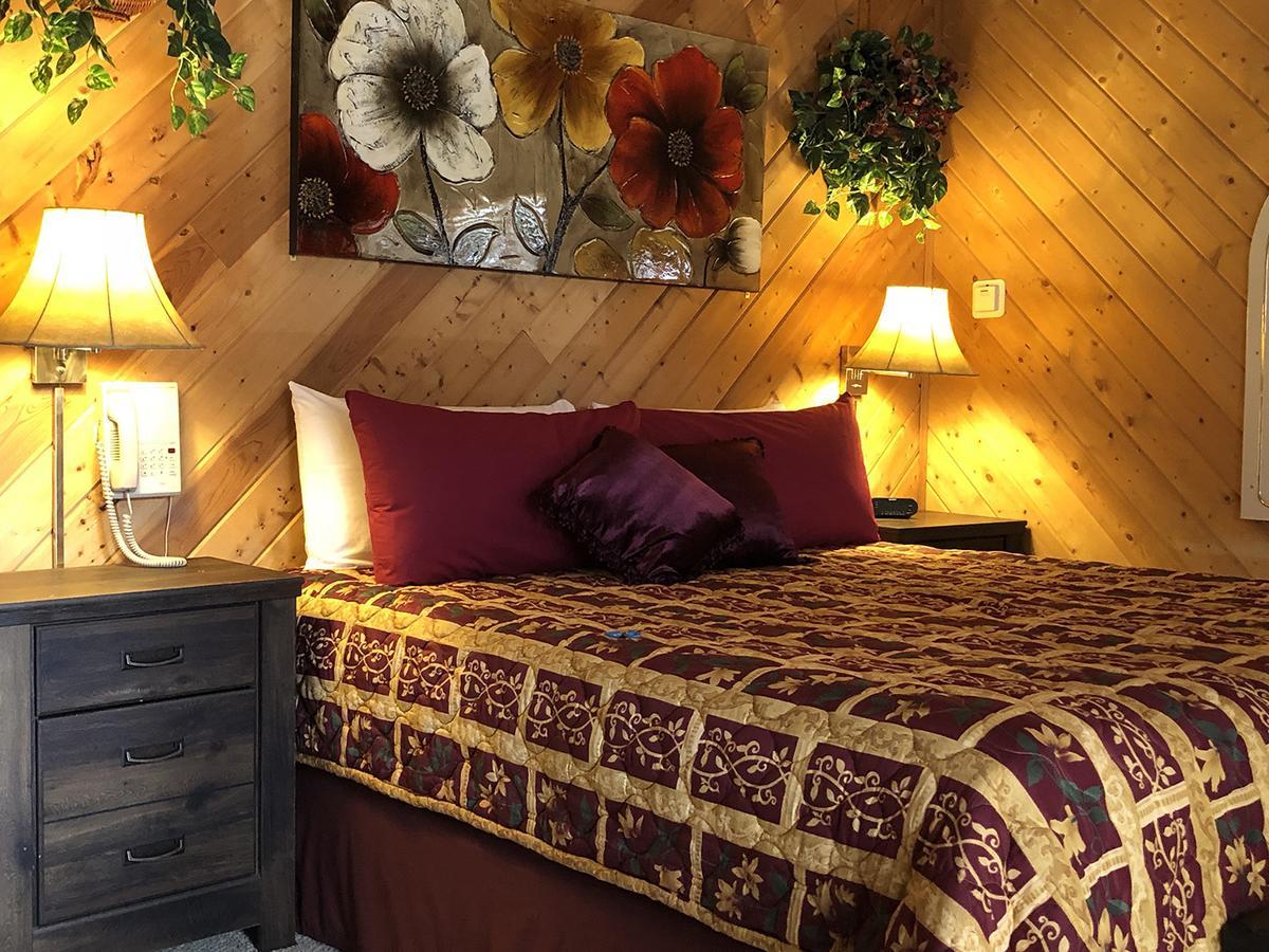 Giant Oaks Lodge Running Springs Екстериор снимка