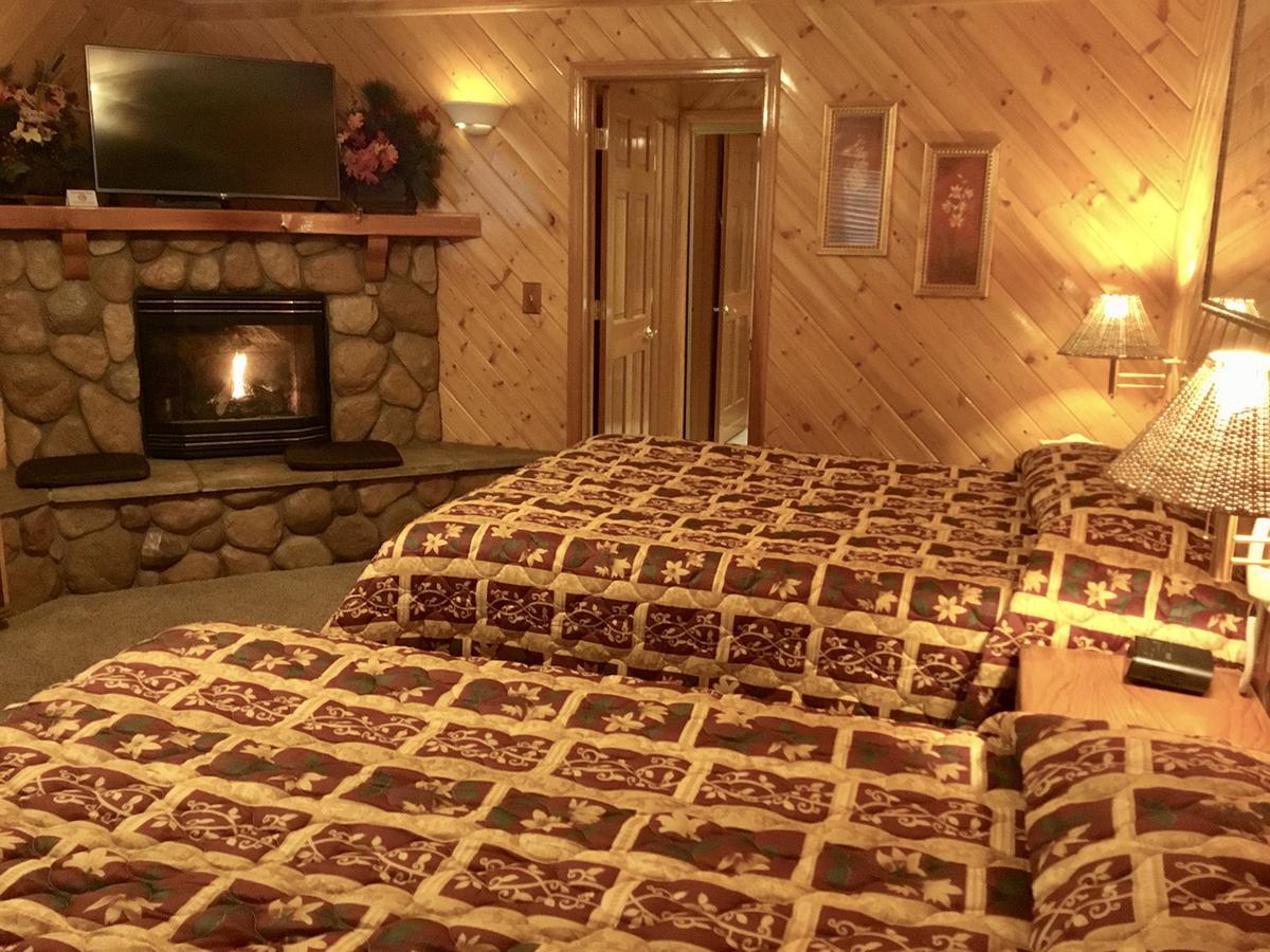 Giant Oaks Lodge Running Springs Екстериор снимка