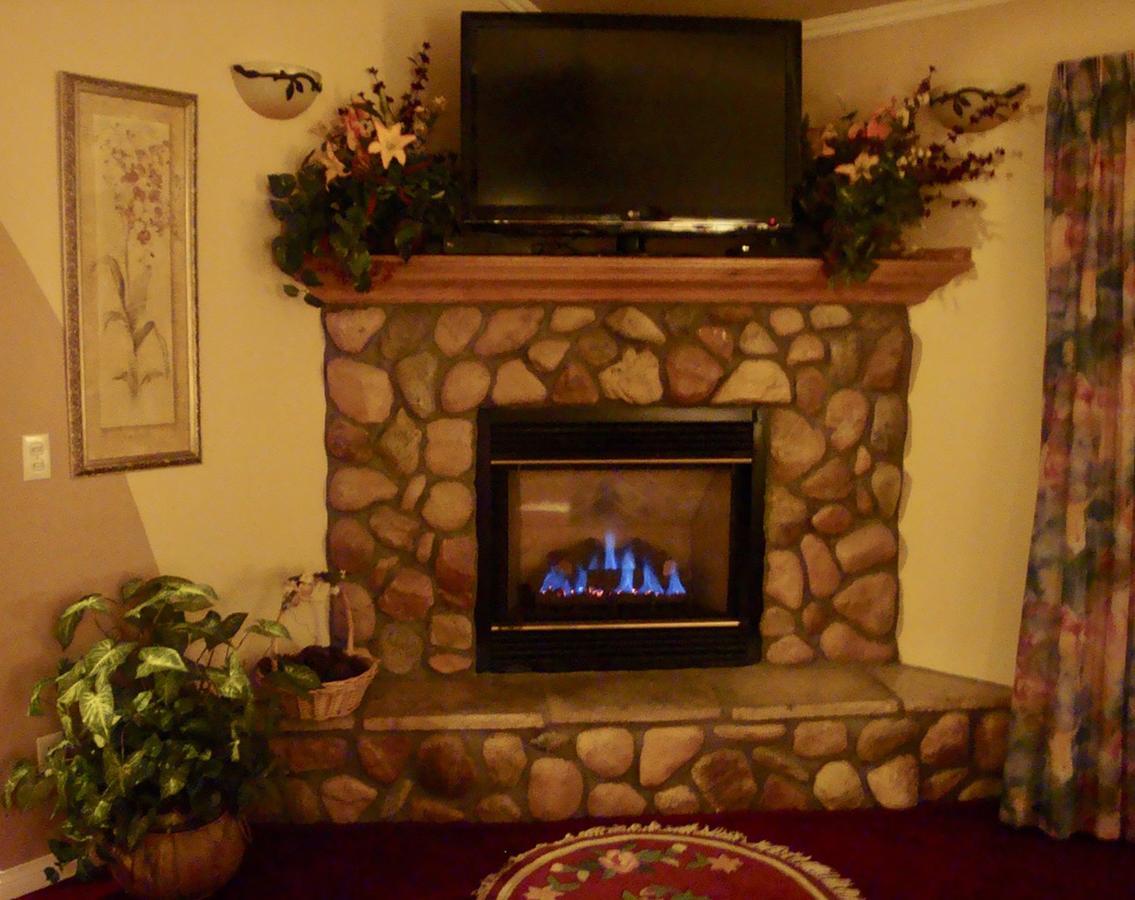 Giant Oaks Lodge Running Springs Екстериор снимка