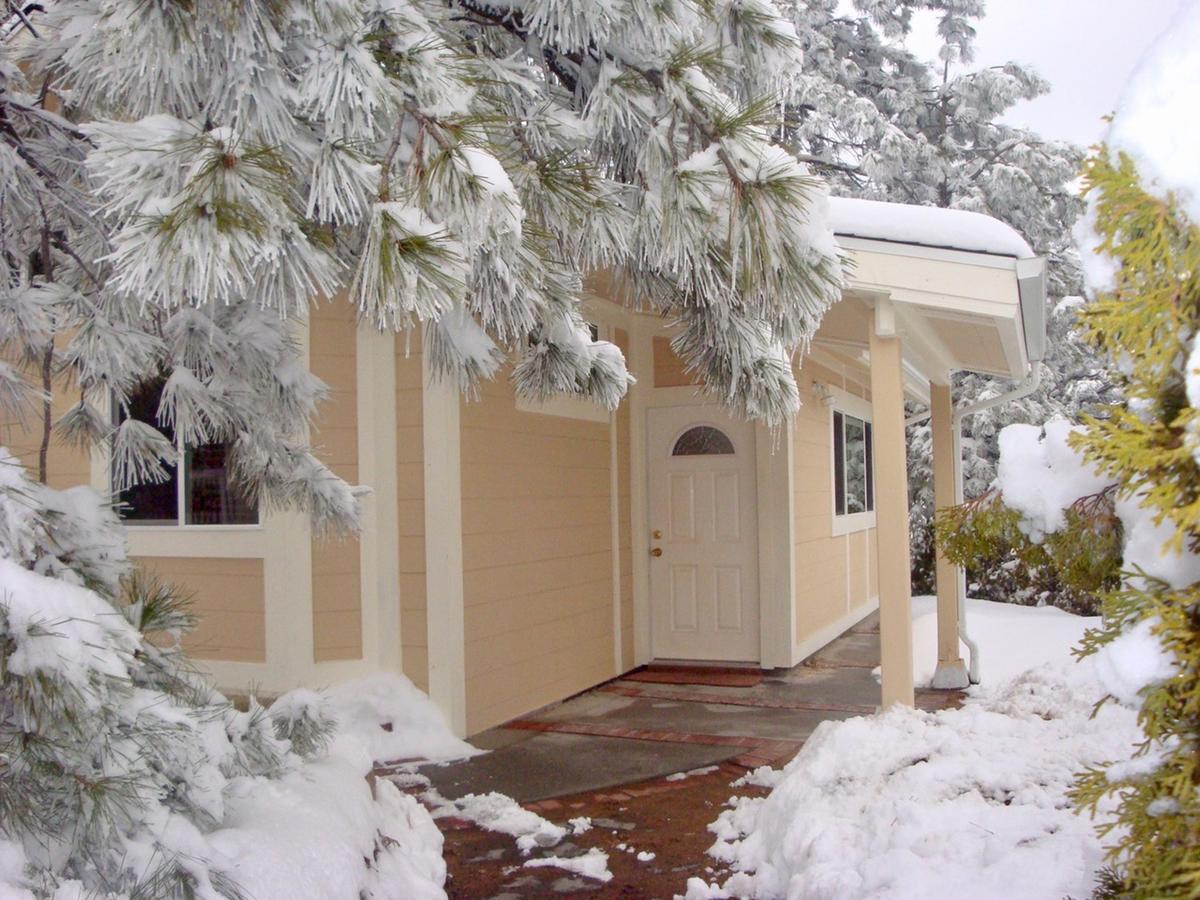 Giant Oaks Lodge Running Springs Екстериор снимка