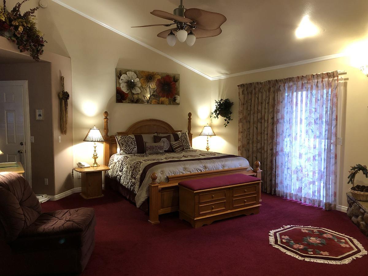 Giant Oaks Lodge Running Springs Екстериор снимка