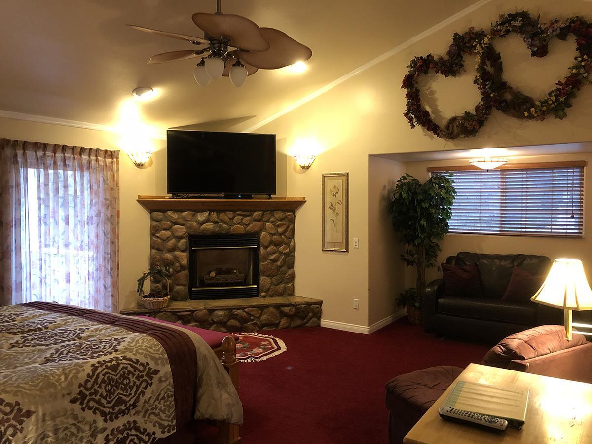 Giant Oaks Lodge Running Springs Екстериор снимка