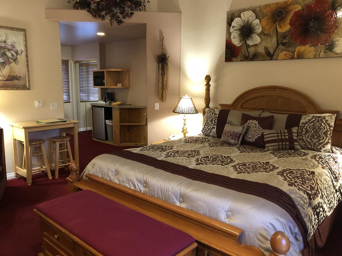 Giant Oaks Lodge Running Springs Екстериор снимка