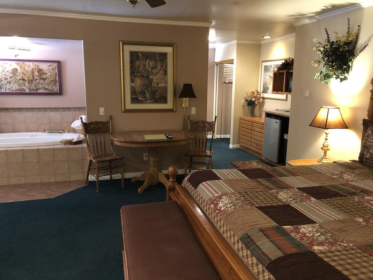 Giant Oaks Lodge Running Springs Екстериор снимка